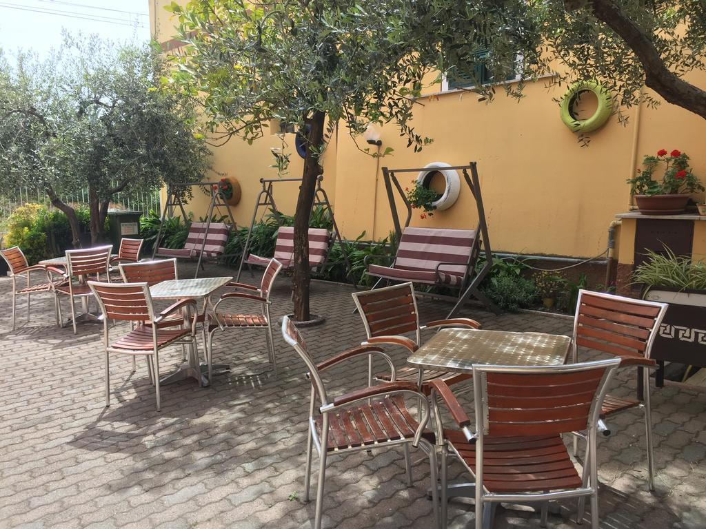 Hotel Villa Elle Лоано Экстерьер фото